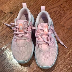 Nike tennis sneakers